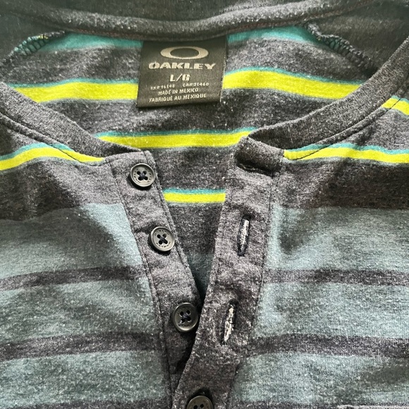 Oakley long sleeve pattern shirt size large - Picture 3 of 3